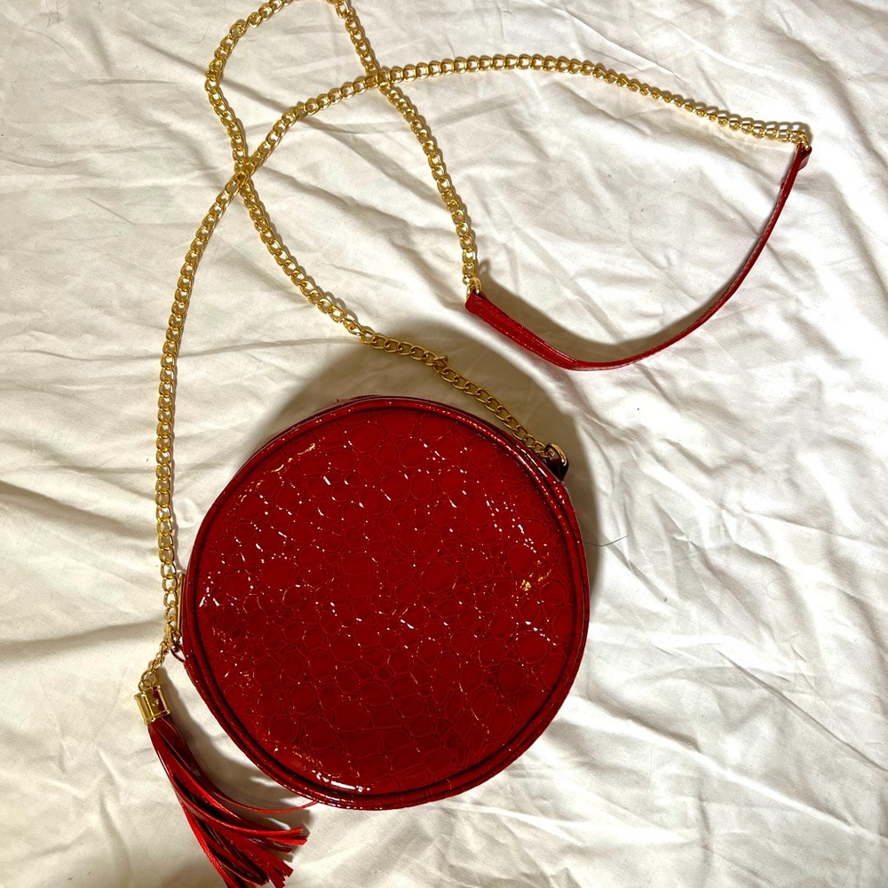 Red crocodile print round crossbody bag
